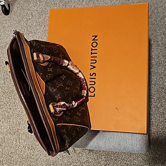 Authentic Louis Vuitton Tivoli PM Bag - Picture 8 of 16